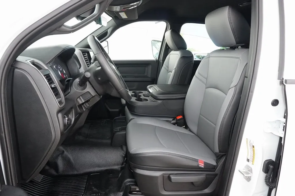 2026 Ram 5500 Tradesman photo 4