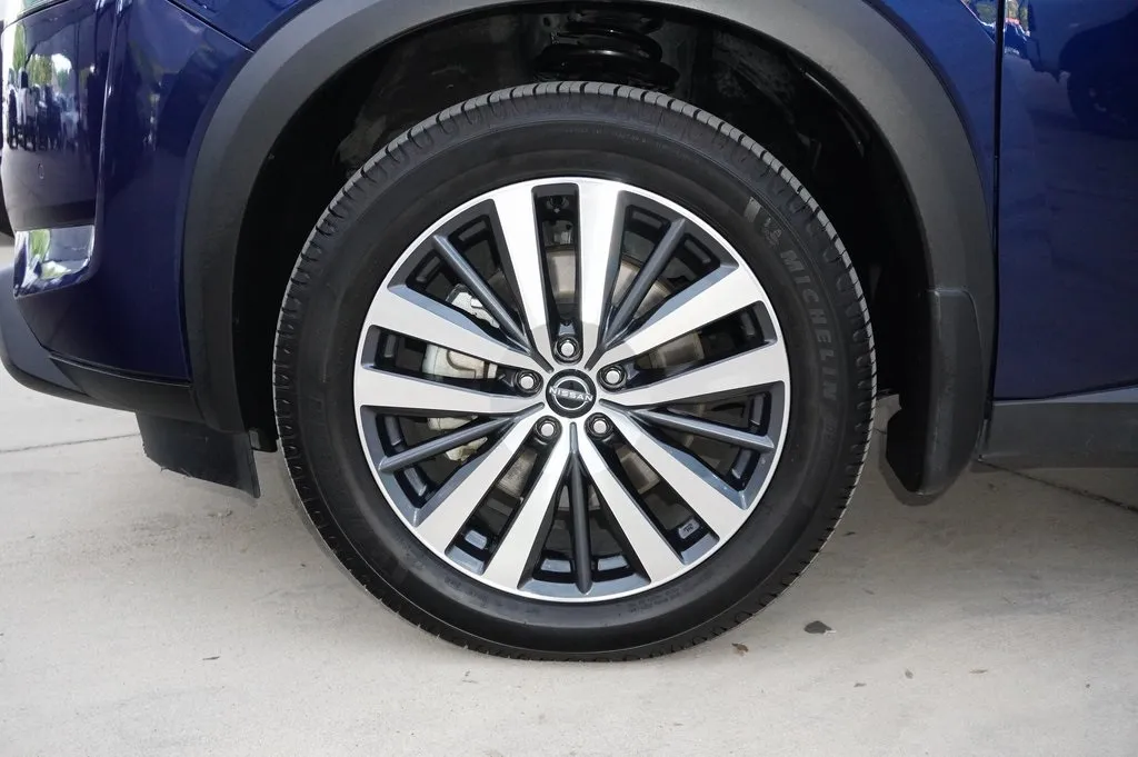 2022 Nissan Pathfinder Platinum photo 4