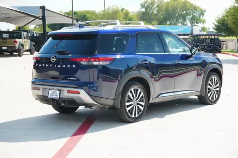 More photos of 2022 Nissan Pathfinder Platinum at Roger Williams Chrysler Dodge Jeep Ram, TX