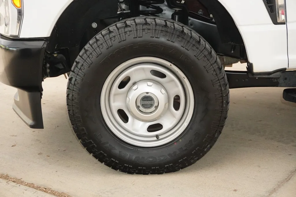 2023 Ford F-250 XL photo 4