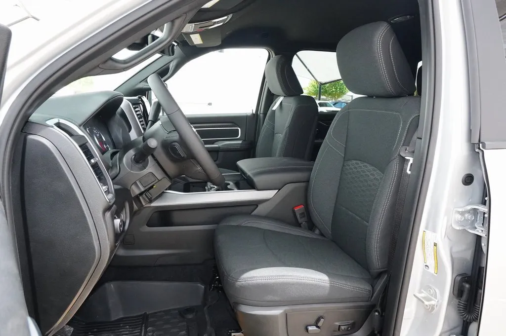 2025 Ram 2500 Lone Star photo 4