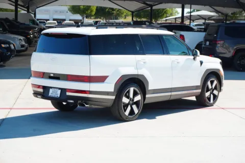 More photos of 2025 Hyundai Santa Fe Limited at Roger Williams Chrysler Dodge Jeep Ram, TX