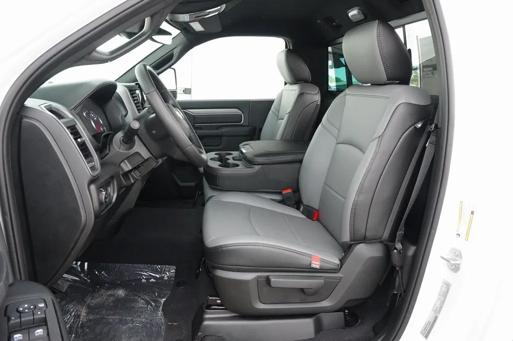 2026 Ram 2500 Tradesman photo 4