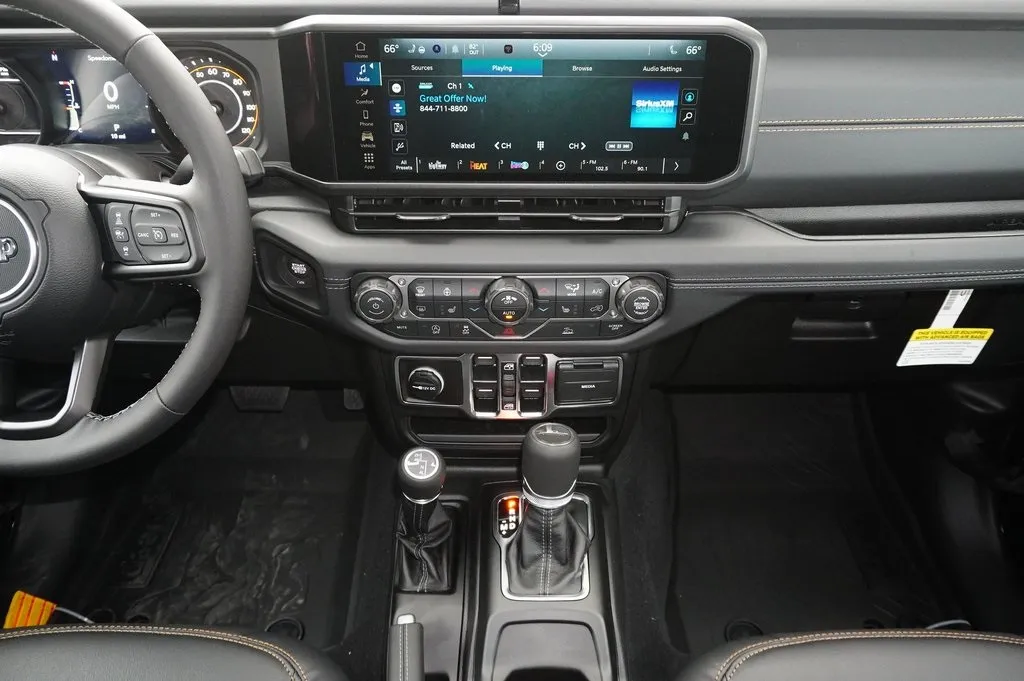 2025 Jeep Gladiator Texas Trail photo 3