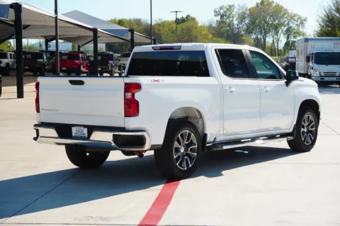 More photos of 2022 Chevrolet Silverado 1500 LT at Roger Williams Chrysler Dodge Jeep Ram, TX