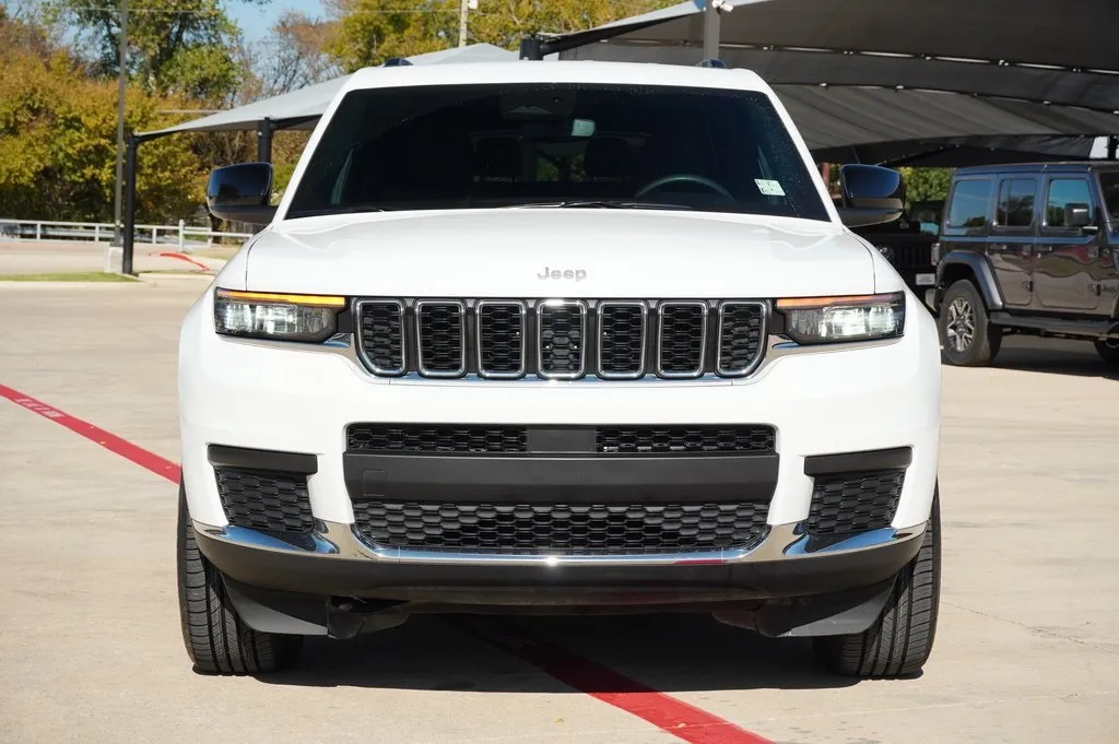 2024 Jeep Grand Cherokee Laredo photo 3