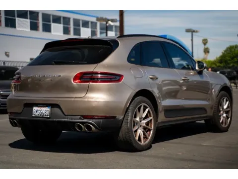 More photos of 2016 Porsche Macan S at SoCal Auto Auction, CA