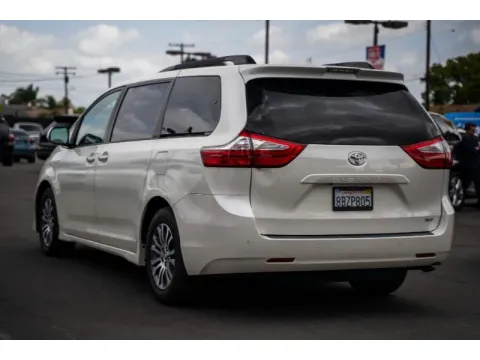 More photos of 2018 Toyota Sienna XLE 8-Passenger at SoCal Auto Auction, CA