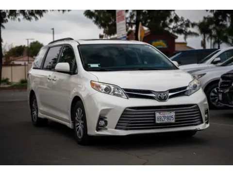 More photos of 2018 Toyota Sienna XLE 8-Passenger at SoCal Auto Auction, CA