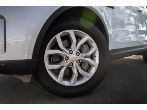 More photos of 2018 Land Rover Discovery SE at SoCal Auto Auction, CA