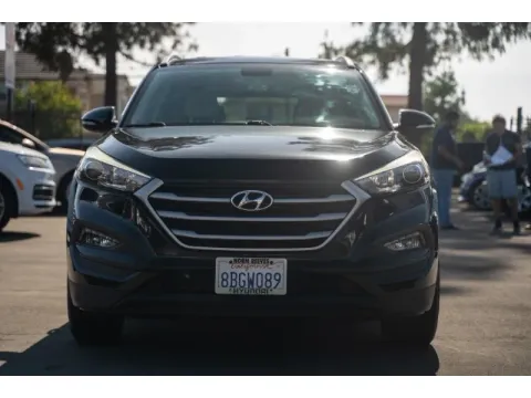 More photos of 2017 Hyundai TUCSON SE at SoCal Auto Auction, CA
