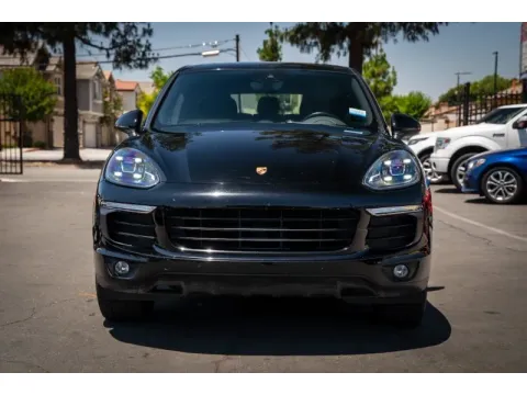 More photos of 2018 Porsche Cayenne at SoCal Auto Auction, CA