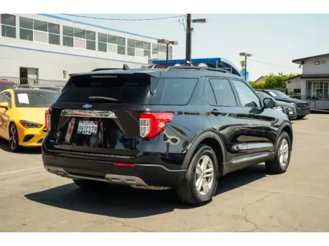 More photos of 2022 Ford Explorer XLT at SoCal Auto Auction, CA