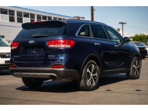 More photos of 2021 Kia Sorento EX at SoCal Auto Auction, CA