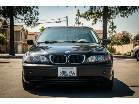 More photos of 2005 BMW 3 Series 325i at SoCal Auto Auction, CA