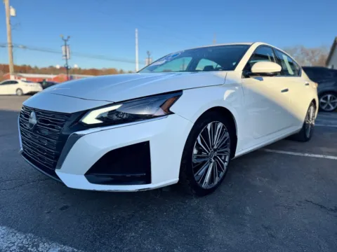 More photos of 2023 NISSAN ALTIMA 2.5 SL at Pro Auto Finance, IN