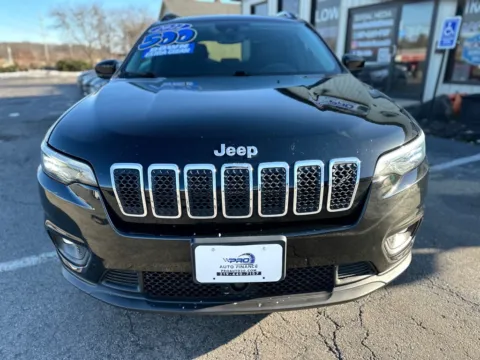 Another view of 2022 JEEP CHEROKEE LATITUDE LUX for sale in Crown Point, IN at Pro Auto Finance