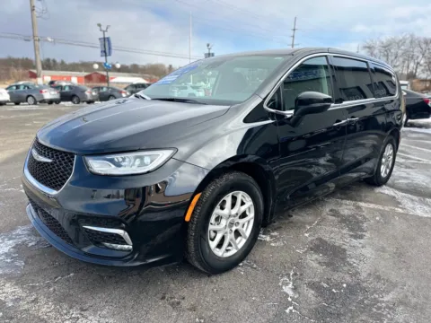 More photos of 2023 CHRYSLER PACIFICA TOURING L at Pro Auto Finance, IN