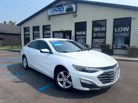 White 2023 CHEVROLET MALIBU LT for sale in Crown Point, IN