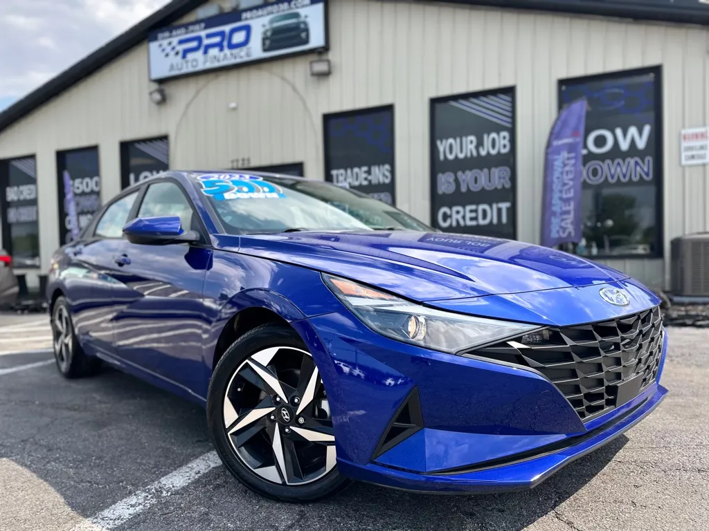 Blue 2023 HYUNDAI ELANTRA SEL for sale in Crown Point, IN
