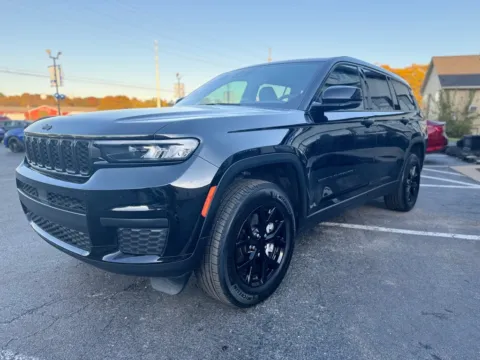More photos of 2024 JEEP GRAND CHEROKEE ALTITUDE at Pro Auto Finance, IN