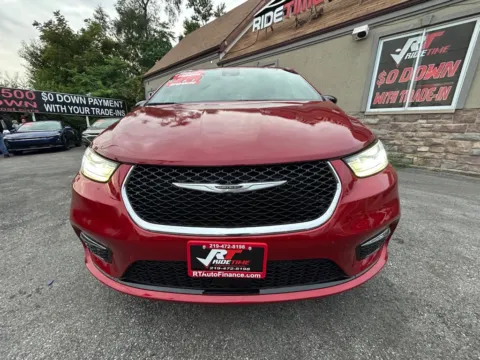 More photos of 2025 CHRYSLER PACIFICA SELECT at Ride Time Auto Finance Merrillville, IN