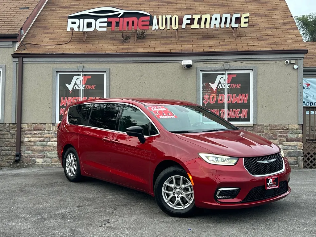 Red 2025 CHRYSLER PACIFICA SELECT for sale in Merrillville, IN