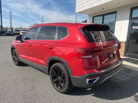 More photos of 2022 Volkswagen Taos 1.5T SE at Jerry Hunt Supercenter - Lexington, NC