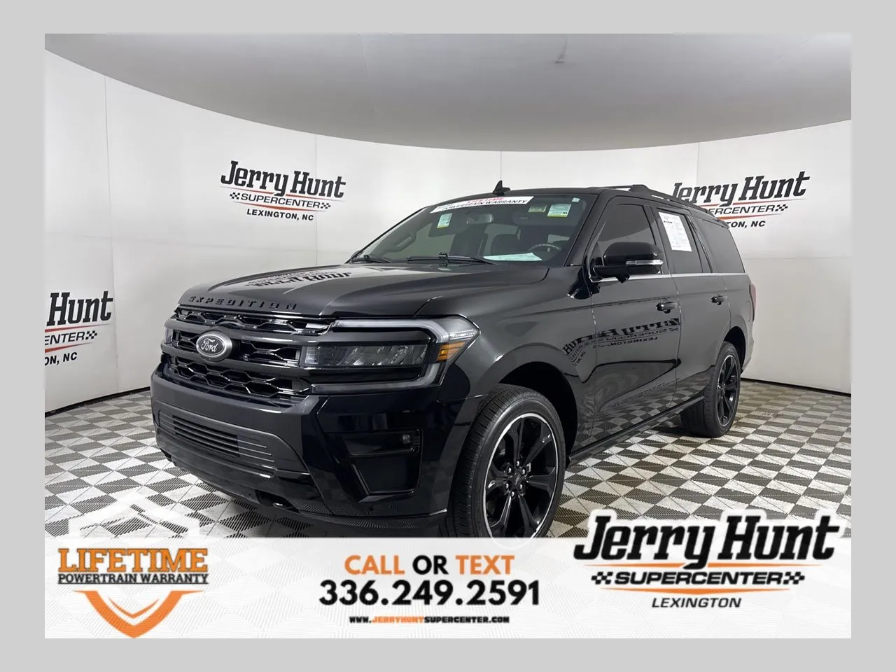 2023 Ford Expedition Limited's photo