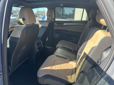 More photos of 2024 Volkswagen Atlas Cross Sport 2.0T SE w/Technology at Jerry Hunt Supercenter - Lexington, NC