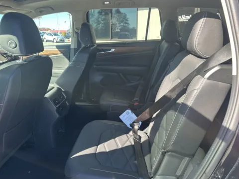 More photos of 2025 Volkswagen Atlas 2.0T SE w/Technology at Jerry Hunt Supercenter - Lexington, NC