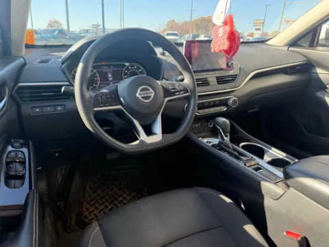More photos of 2021 Nissan Altima 2.5 SV at Jerry Hunt Supercenter - Lexington, NC