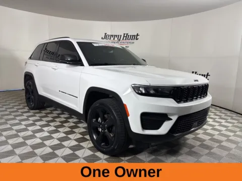 More photos of 2023 Jeep Grand Cherokee Altitude at Jerry Hunt Supercenter - Lexington, NC