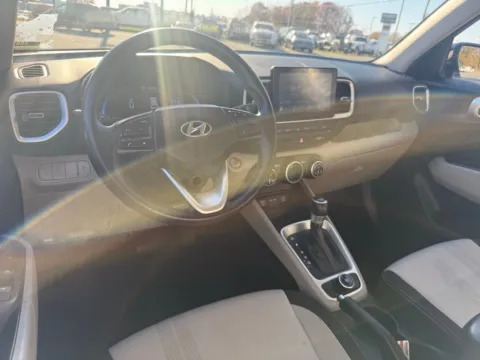 More photos of 2024 Hyundai Venue SEL at Jerry Hunt Supercenter - Lexington, NC