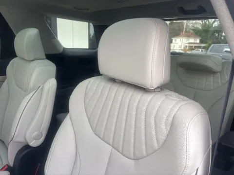 More photos of 2024 Hyundai Palisade Limited at Jerry Hunt Supercenter - Lexington, NC