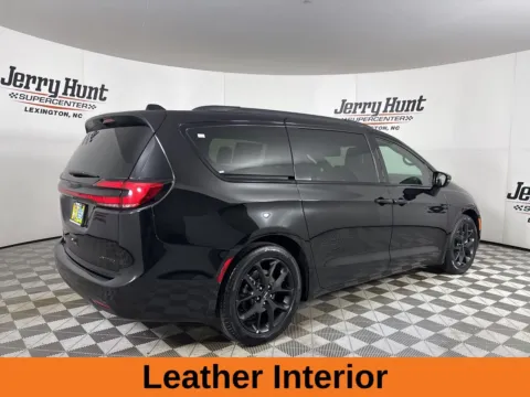 More photos of 2025 Chrysler Pacifica Limited at Jerry Hunt Supercenter - Lexington, NC