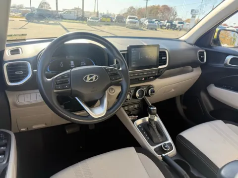 More photos of 2024 Hyundai Venue SEL at Jerry Hunt Supercenter - Lexington, NC