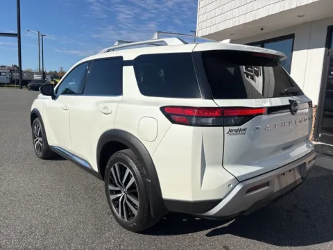 More photos of 2024 Nissan Pathfinder Platinum at Jerry Hunt Supercenter - Lexington, NC
