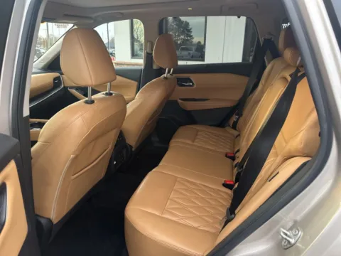 More photos of 2021 Nissan Rogue Platinum at Jerry Hunt Supercenter - Lexington, NC