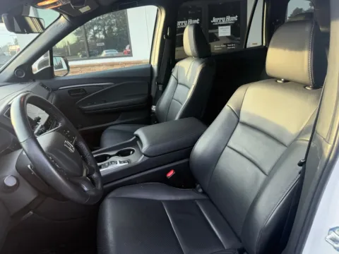 Photos of 2024 Honda Passport EX-L for sale in Lexington, NC at Jerry Hunt Supercenter - Lexington