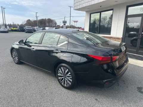 More photos of 2024 Nissan Altima 2.5 SV at Jerry Hunt Supercenter - Lexington, NC