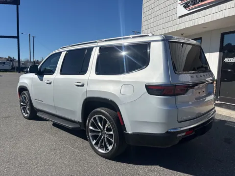 More photos of 2022 Jeep Wagoneer Series II at Jerry Hunt Supercenter - Lexington, NC