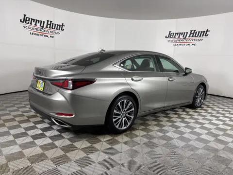 More photos of 2020 Lexus ES 350 at Jerry Hunt Supercenter - Lexington, NC