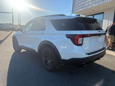 More photos of 2025 Ford Explorer ST-Line at Jerry Hunt Supercenter - Lexington, NC