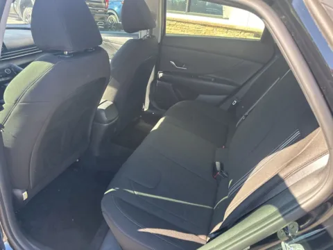 More photos of 2022 Hyundai Elantra SEL at Jerry Hunt Supercenter - Lexington, NC
