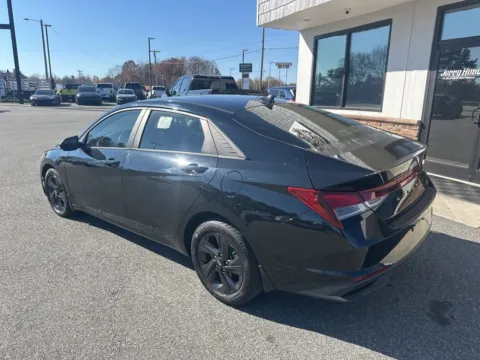 More photos of 2022 Hyundai Elantra SEL at Jerry Hunt Supercenter - Lexington, NC