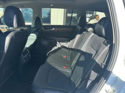 More photos of 2024 Volkswagen Atlas 2.0T SE w/Technology at Jerry Hunt Supercenter - Lexington, NC