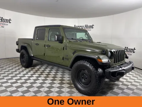 More photos of 2021 Jeep Gladiator Sport at Jerry Hunt Supercenter - Lexington, NC