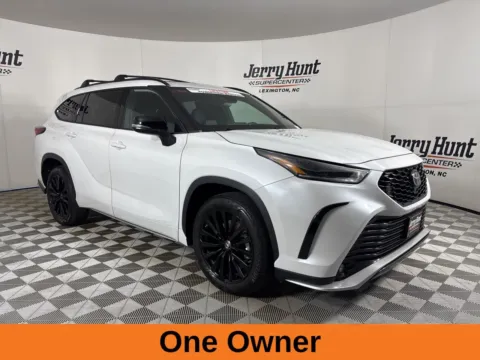 More photos of 2023 Toyota Highlander L at Jerry Hunt Supercenter - Lexington, NC