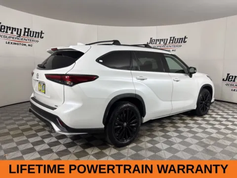 More photos of 2023 Toyota Highlander L at Jerry Hunt Supercenter - Lexington, NC